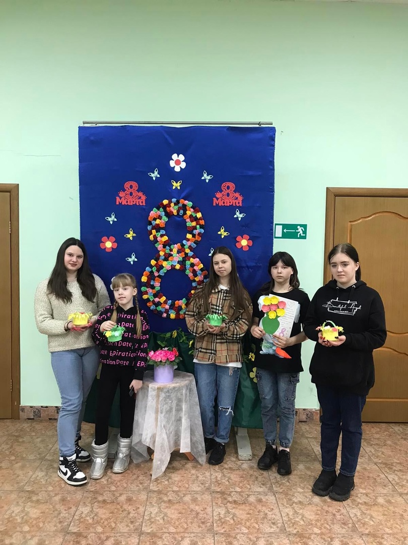 В преддверии Международного женского праздника 8 Марта в Зиборовской сельской библиотеке прошел мастер класс для детей «Подарок для мамы».
