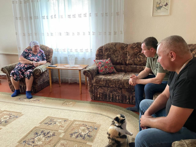 Губернатор Белгородской области Вячеслав Гладков вместе с главой Муромской территориальной администрации Александром Песчанским посетил село Муром. Губернатор Белгородской области Вячеслав Гладков вместе с главой Муромской территориальной администрации Александром Песчанским посетил село Муром.